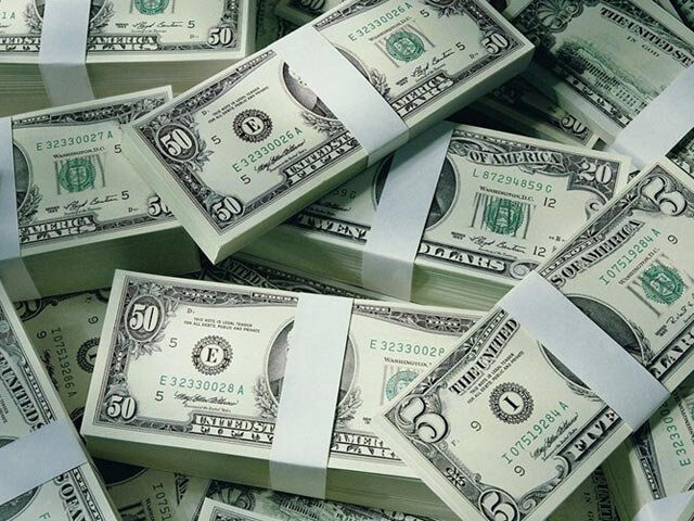 Giải mã mơ thấy tiền đô đánh con gì chi tiết nhất từ chuyên gia sổ mơ 7 Mơ thấy tiền đô bay tới chân mình