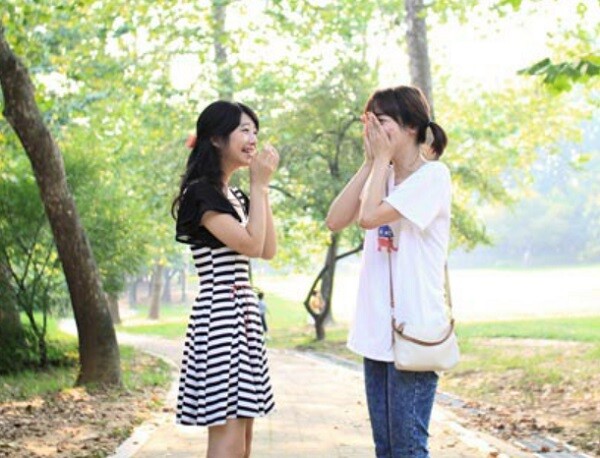 Mơ thấy chị gái với các nội dung khác nhau đánh con gì? 8 Chiêm bao thấy chị gái sinh con đánh con gì?